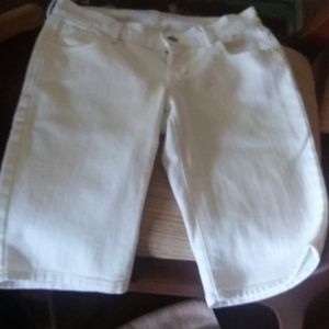 Bermuda shorts, white, Old Navy ROCKSTAR sz 22sale price w/free shipping til 4/7